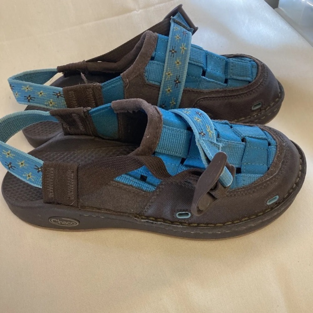Chaco Girls Strappy Activewear Sandals Size 4
